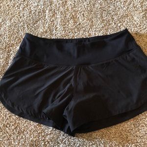 Vuori Shorts